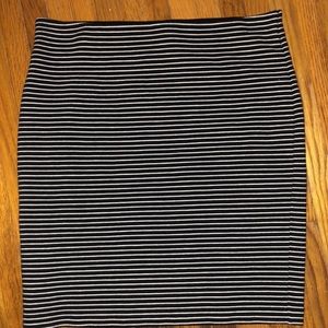 LOFT Black/White Striped Casual Elastic Waist Mini <3